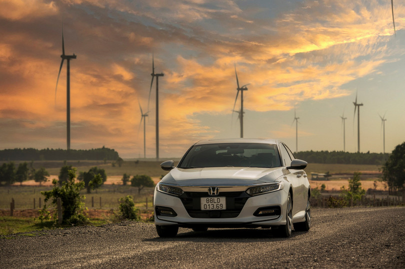 Mazda6 và Honda Accord đã dừng bán tại Việt Nam. Ảnh: Thaco, HVN.