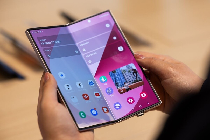 Samsung Galaxy Z Fold6. Ảnh: Bloomberg. Samsung Galaxy Z Fold6. Ảnh: Bloomberg.