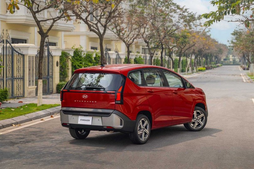 Tổng thể ngoại thất mang đến hình ảnh một mẫu xe đa dụng hiện đại.