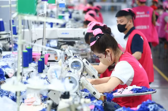 Lao động làm việc trong chuyền may doanh nghiệp FDI tại Khu công nghiệp Quang Châu, Bắc Ninh, tháng 3/2026. Ảnh: Phạm Chiểu