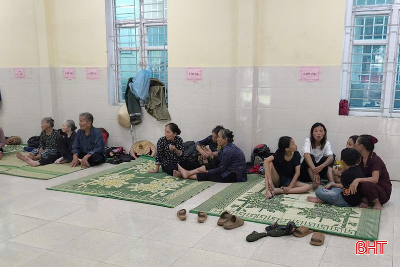 Người dân được sơ tán đến nơi an toàn trước khi bão đổ bộ. bqbht_br_z7059021679642-2a464fef9a26f8a26fe89ffaf13a0cf0.jpg