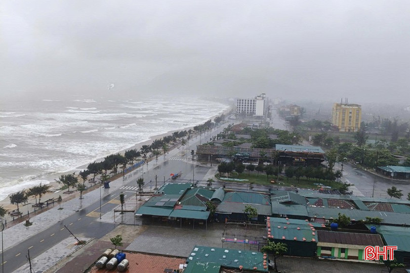Sóng biển dâng cao ở xã Thiên Cầm. bqbht_br_z7058829755071-a700a882d58a6156377db3f64a866bde.jpg