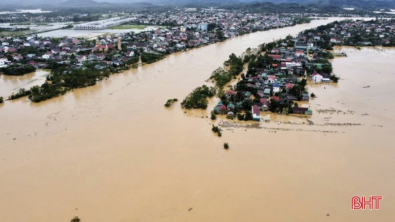 Nhiều hộ dân ở gần sông Ngàn Sâu bị ngập do ảnh hưởng bão số 10 trong ngày 29/9. Ảnh CTV image.jpg