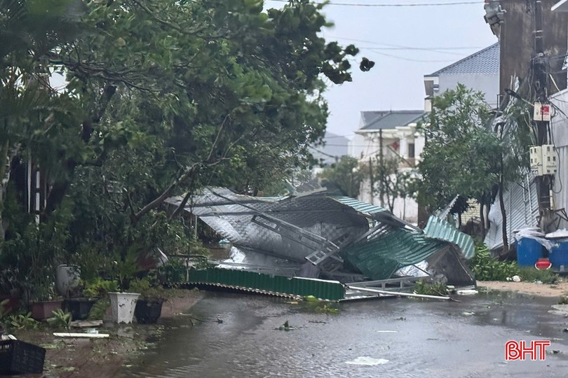 Nhiều nhà dân, trường học bị thiệt hại nặng nề do bão số 10. image-2-7283.jpg