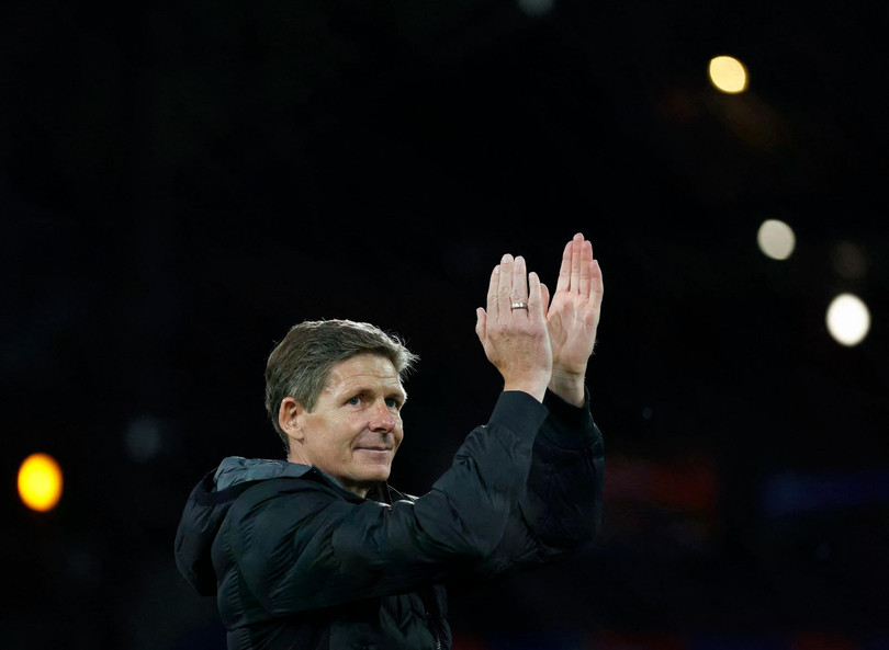 HLV Oliver Glasner vừa giúp Crystal Palace vô địch FA Cup, danh hiệu đầu tiên trong lịch sử 120 năm CLB. Ông cũng từng vô địch Europa League cùng Frankfurt năm 2022. Đáng chú ý, Palace từng thắng MU 4-0 khi Glasner mới nhận việc.