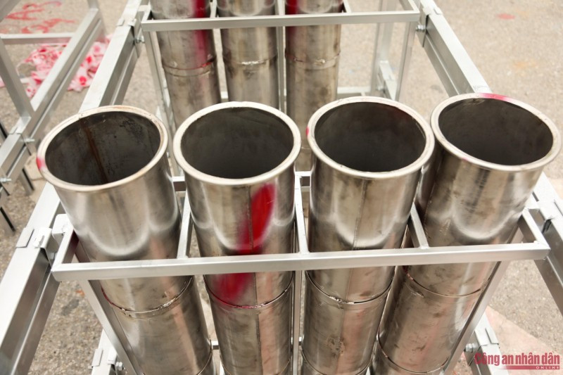 Thời điểm hiện tại, pháo chưa được nạp vào ống nhằm bảo đảm an toàn trong quá trình thi công.