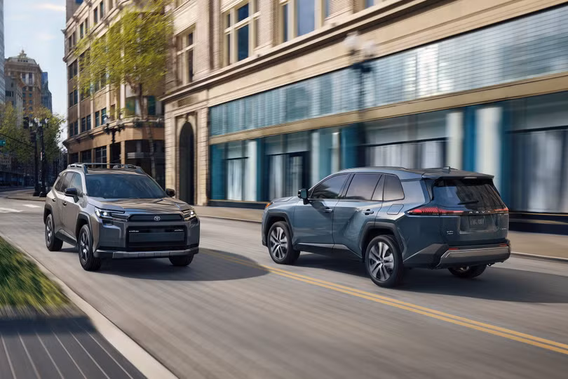 Mức giá của Toyota RAV4 thế hệ mới vẫn chưa được tiết lộ. Tại Mỹ, phiên bản hiện tại của RAV4 có giá từ 29.250 USD và lên đến 32.300 USD với các phiên bản hybrid.