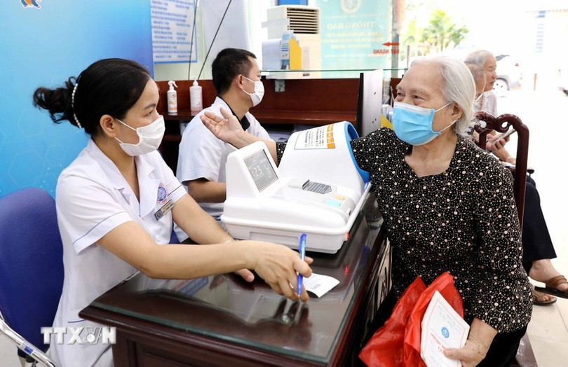 Người dân khám chữa bệnh tại Bệnh viện Y học Cổ truyền Thái Bình. (Ảnh: Thế Duyệt/TTXVN) kham-chua-benh-thong-minh.jpg