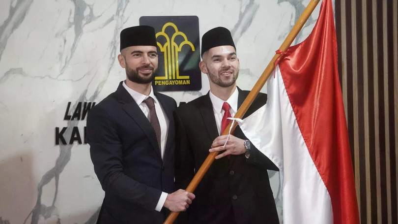 Indonesia nhập tịch cầu thủ Jordi Amat và Sandy Walsh. Ảnh: PSSI. Indonesia nhập tịch cầu thủ Jordi Amat và Sandy Walsh. Ảnh: PSSI.
