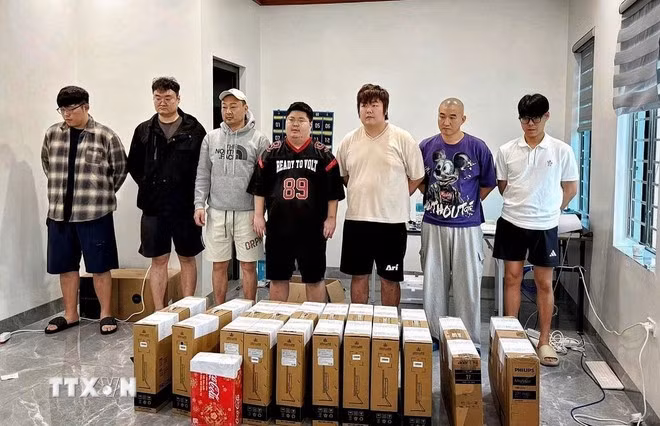 Nhóm đối tượng người nước ngoài có dấu hiệu lừa đảo chiếm đoạt tài sản trên không gian mạng. (Ảnh: TTXVN phát)