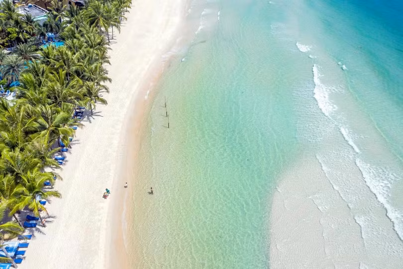 Phú Quốc nổi tiếng nhất với những bãi biển cát trắng trải dài