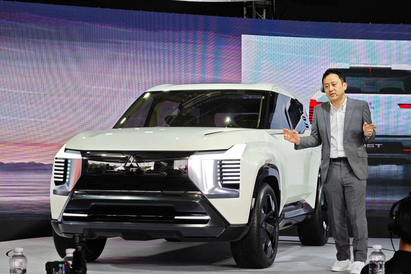 DST Concept có thể là mẫu xe thay thế cho Outlander tại Việt Nam và trở thành SUV 7 chỗ cỡ C chủ lực mới của Mitsubishi tại các thị trường đang phát triển. Vẫn chưa có thông tin về giá bán của bản thương mại, nhưng nhiều khả năng sẽ thấp hơn đôi chút so với Outlander. Bản concept đang được trưng bày tại Hà Nội và sẽ sớm được giới thiệu với người dùng tại TP.HCM.