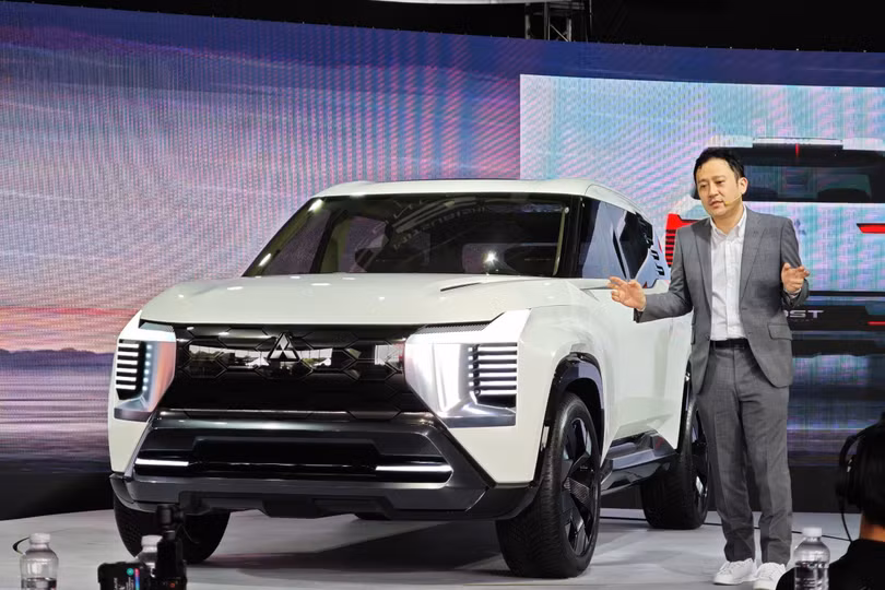 DST Concept có thể là mẫu xe thay thế cho Outlander tại Việt Nam và trở thành SUV 7 chỗ cỡ C chủ lực mới của Mitsubishi tại các thị trường đang phát triển. Vẫn chưa có thông tin về giá bán của bản thương mại, nhưng nhiều khả năng sẽ thấp hơn đôi chút so với Outlander. Bản concept đang được trưng bày tại Hà Nội và sẽ sớm được giới thiệu với người dùng tại TP.HCM.