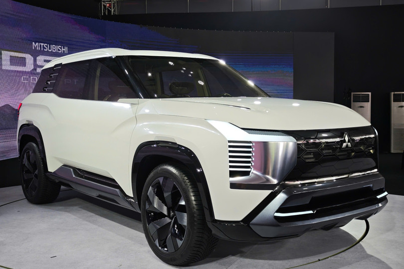 Sau sự thành công của Xforce và Xpander, Mitsubishi muốn tiếp tục tập trung vào nhóm sản phẩm được thiết kế riêng cho các thị trường đang phát triển, DST Concept là bước đi tiếp theo trong kế hoạch này.