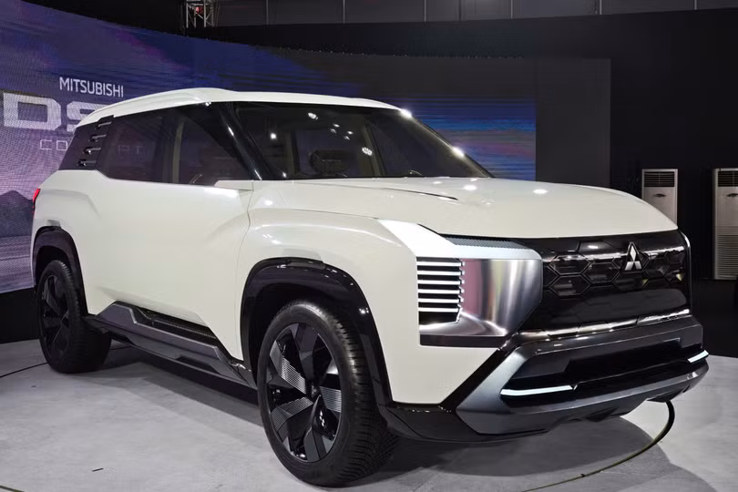 Sau sự thành công của Xforce và Xpander, Mitsubishi muốn tiếp tục tập trung vào nhóm sản phẩm được thiết kế riêng cho các thị trường đang phát triển, DST Concept là bước đi tiếp theo trong kế hoạch này.