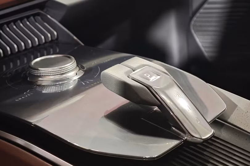 DST Concept được trang bị 5 chế độ lái bao gồm đường thường (Normal), đường nhựa (Tarmac), Đường ướt (Wet) và đường sỏi (Gravel), đường bùn (Mud).