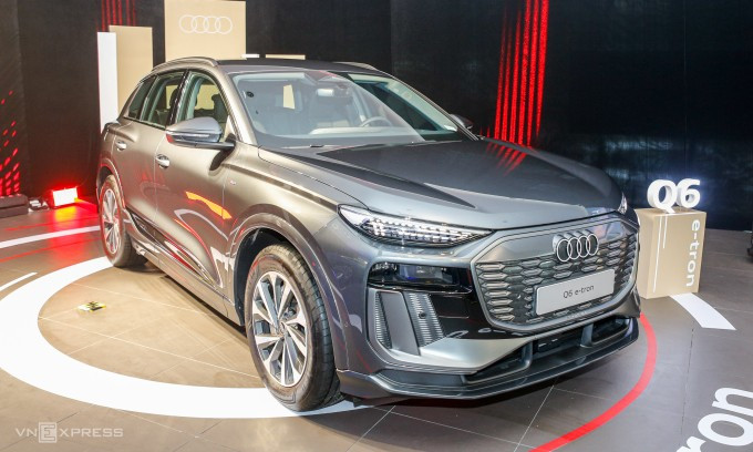 Crossover điện Audi Q6 e-tron ra mắt thị trường Việt Nam tại Hà Nội ngày 4/7. Ảnh: Lương Dũng Crossover điện Audi Q6 e-tron ra mắt thị trường Việt Nam tại Hà Nội ngày 4/7. Ảnh: Lương Dũng