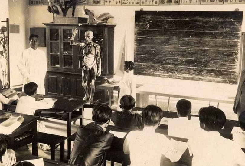 Một số hình ảnh trường Quốc Học hơn 100 năm trước. Ảnh: Sở Du lịch tỉnh Thừa Thiên Huế.