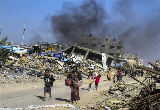 Người dân sơ tán tránh xung đột tại thành phố Gaza, ngày 5/11/2024. Ảnh: THX/TTXVN Người dân sơ tán tránh xung đột tại thành phố Gaza, ngày 5/11/2024. Ảnh: THX/TTXVN