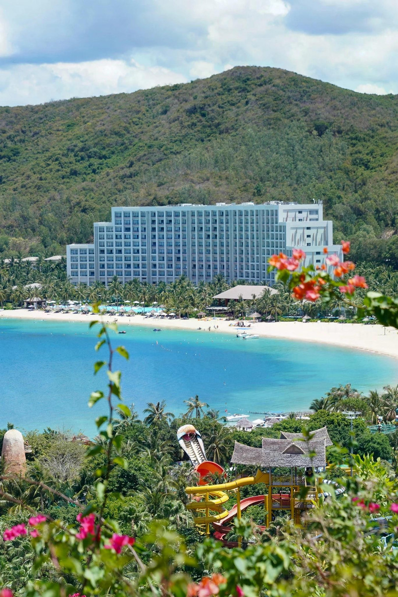 Đảo Hòn Tre (Khánh Hòa) sở hữu nhiều khu vui chơi, nghỉ dưỡng cao cấp, đáp ứng mọi nhu cầu của khách. Ảnh: Linh Huỳnh.