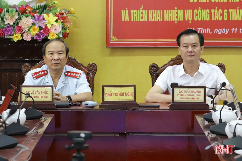 Phó Chủ tịch UBND tỉnh Trần Báu Hà và Chánh Thanh tra tỉnh Võ Văn Phúc điều hành điểm cầu Hà Tĩnh. thanh-tra-tinh.jpg