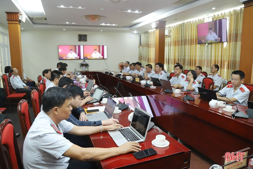 Các đại biểu theo dõi hội nghị ở điểm cầu Hà Tĩnh. thanh-tra-tinh-1.jpg