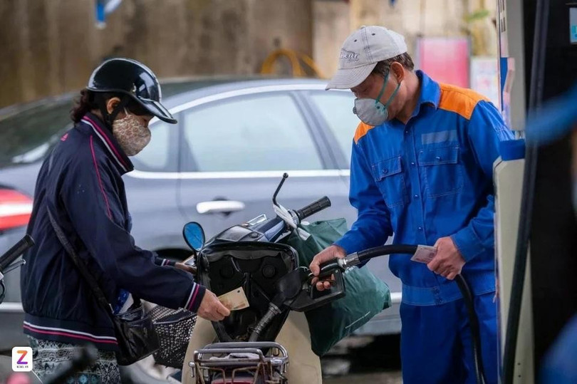 Xăng RON 95 được bán với giá 19.000 đồng. Ảnh: Việt Linh.