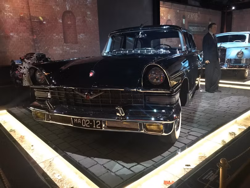 Một chiếc xe cổ khác trong bảo tàng đặc biệt ở Moskva. Ảnh: Elena Teslova/AA