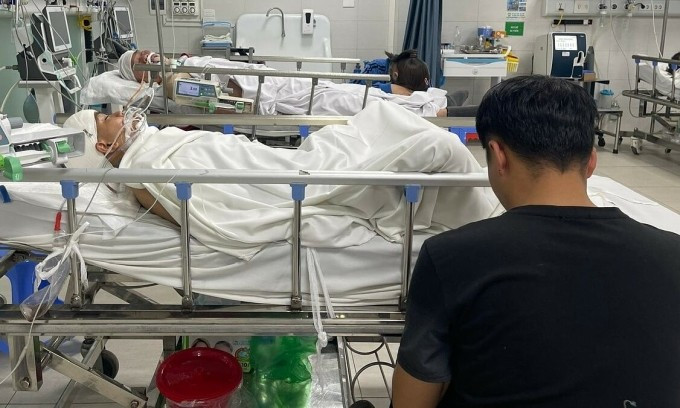 Bệnh nhân cấp cứu dịp Tết tại Bệnh viện Việt Đức. Ảnh: Thu Trang