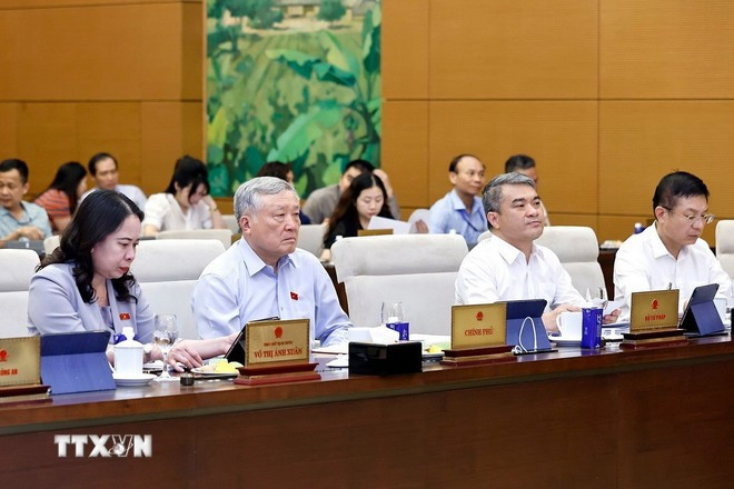 Đại biểu dự khai mạc Phiên họp. (Ảnh: Doãn Tấn/TTXVN) Đại biểu dự khai mạc Phiên họp. (Ảnh: Doãn Tấn/TTXVN)