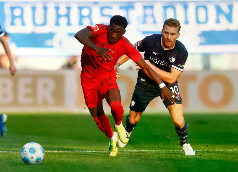 Alphonso Davies trở thành &quot;hàng hot&quot; trên thị trường chuyển nhượng khi từ chối gia hạn hợp đồng với Bayern Munich vào cuối mùa này. Real Madrid và Barcelona đang tranh giành để sở hữu ngôi sao chạy cánh người Canada này.