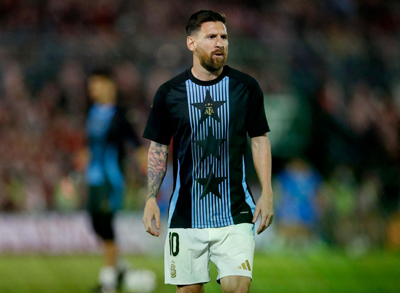Lionel Messi sẽ hết hạn hợp đồng với Inter Miami vào tháng 6/2025. Ngôi sao người Argentina vẫn chưa quyết định kích hoạt điều khoản gia hạn thêm một năm với CLB tại giải MLS.