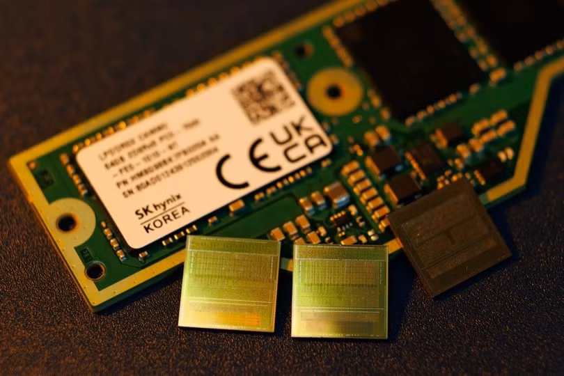 Chip nhớ HBM3E của SK Hynix. Nguồn: Bloomberg