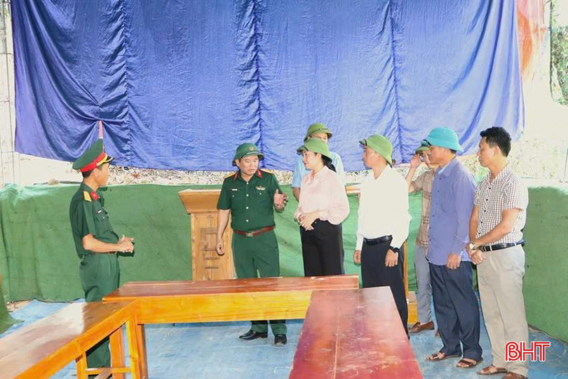 Đoàn kiểm tra thực địa công tác chuẩn bị diễn tập chiến đấu trong KVPT của huyện tại xã Đức Bồng. z5711805168033_42f76f8cf1d0aa3db207ca7ae66bd0df.jpg