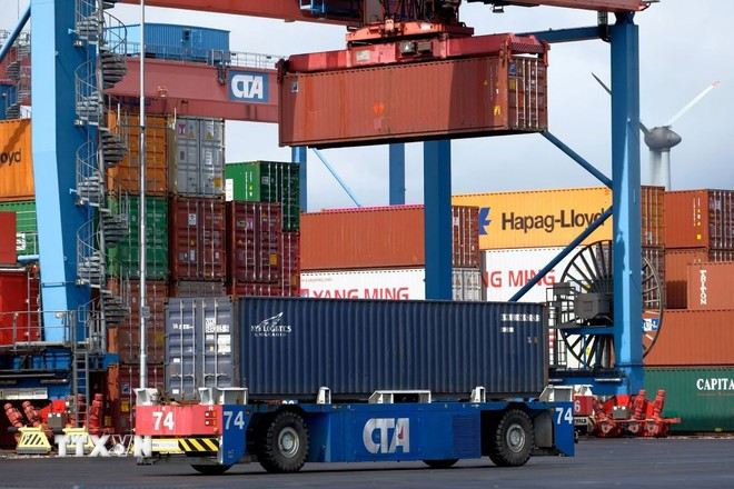 Cảng container ở Hamburg, miền Bắc Đức. (Ảnh: AFP/TTXVN) Cảng container ở Hamburg, miền Bắc Đức. (Ảnh: AFP/TTXVN)