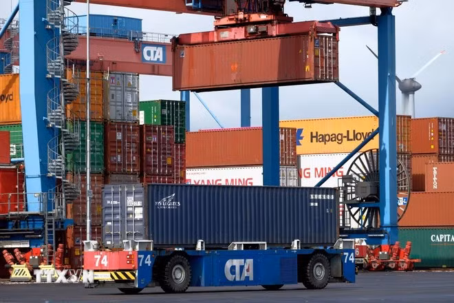 Cảng container ở Hamburg, miền Bắc Đức. (Ảnh: AFP/TTXVN)