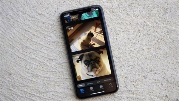 Nhấn vào biểu tượng Photos (Ảnh) Nhấn vào biểu tượng Photos (Ảnh)