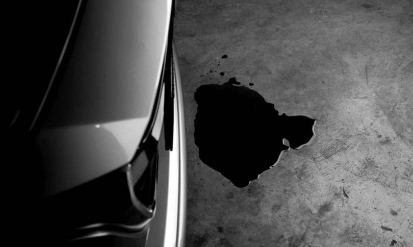 Khi phát hiện rò rỉ dầu, chủ xe không nên hoảng hốt nhưng tuyệt đối cũng không được xem nhẹ