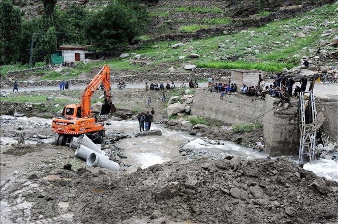 Lực lượng cứu hộ khắc phục hậu quả lũ lụt tại vùng Gilgit-Baltistan, miền Bắc Pakistan, ngày 24/7/2025. Ảnh tư liệu: THX/TTXVN