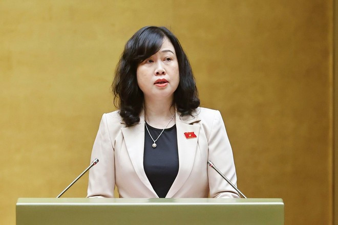 Bộ trưởng Bộ Y tế Đào Hồng Lan trình bày tờ trình. (Ảnh: Doãn Tấn/TTXVN)