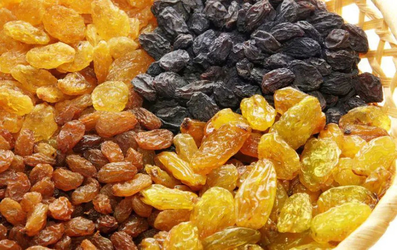 Nho khô là nguồn bổ sung sắt tiện lợi.