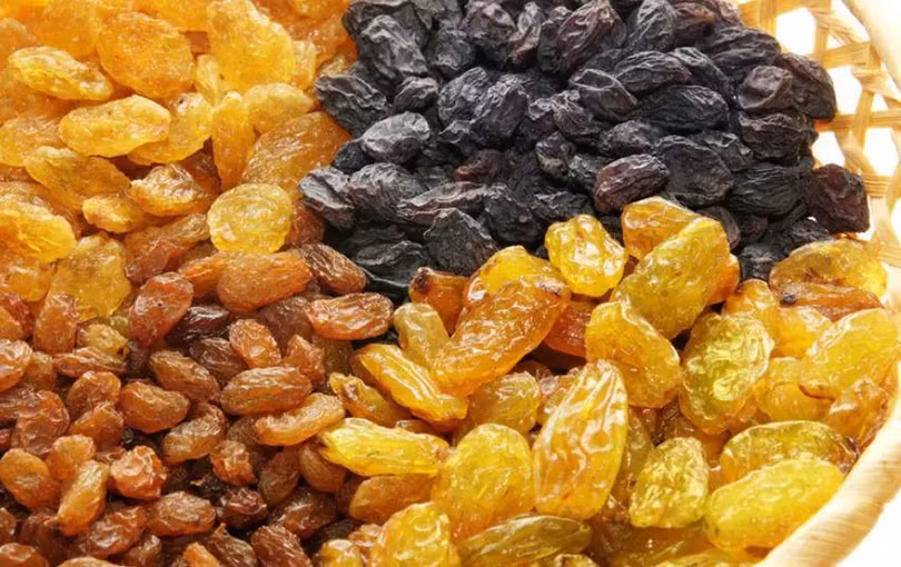 Nho khô là nguồn bổ sung sắt tiện lợi.