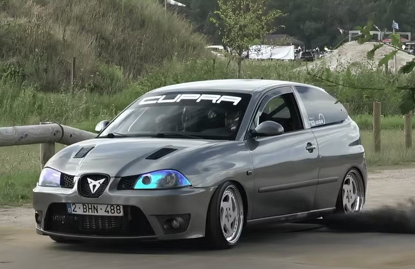 Khói từ ống xả ô tô: Bí ẩn đằng sau mỗi màu khói