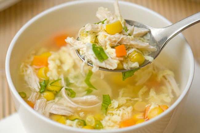Súp gà rất thích hợp dùng vào bữa tối mùa đông.