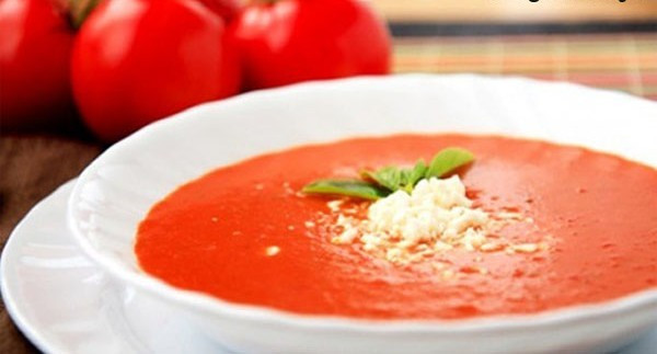 Súp cà chua phù hợp cho những người muốn giữ ấm cơ thể mà vẫn kiểm soát cân nặng hiệu quả.