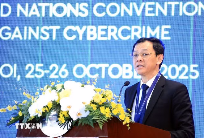 Thứ trưởng Bộ Y tế Nguyễn Tri Thức phát biểu tại hội thảo.(Ảnh: Tuấn Anh/TTXVN)