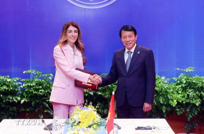 Đại tướng Lương Tam Quang, Bộ trưởng Bộ Công an tiếp bà Rita Mikbel, Chủ tịch, Tổng Giám đốc Tập đoàn Ericsson khu vực Việt Nam, Lào, Campuchia, Myanmar. (Ảnh: Phạm Kiên/TTXVN) Đại tướng Lương Tam Quang, Bộ trưởng Bộ Công an tiếp bà Rita Mikbel, Chủ tịch, Tổng Giám đốc Tập đoàn Ericsson khu vực Việt Nam, Lào, Campuchia, Myanmar. (Ảnh: Phạm Kiên/TTXVN)