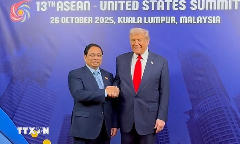 Thủ tướng Phạm Minh Chính gặp Tổng thống Hoa Kỳ Donald Trump tại Hội nghị Cấp cao ASEAN-Hoa Kỳ lần thứ 13. (Ảnh: TTXVN phát) thu-tuong-pham-minh-chinh-donald-trump-tham-du-hoi-nghi-cap-cao-asean-hoa-ky-lan-thu-13-8365173-1.jpg