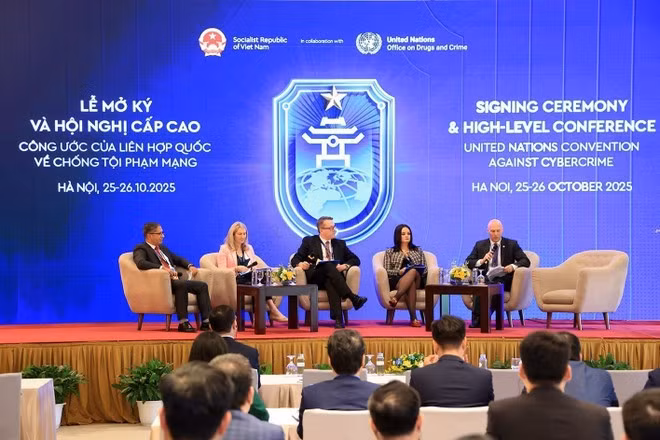 Các đại biểu thảo luận tại Hội thảo cấp cao "Thúc đẩy hợp tác quốc tế trong phòng, chống tội phạm mạng: Cách tiếp cận quốc gia khi thực hiện Công ước". (Ảnh: Tuấn Anh/TTXVN)