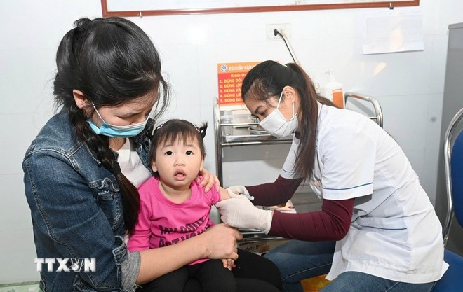 Triển khai tiêm vaccine phòng sởi tại Ninh Bình. (Ảnh: Thùy Dung/TTXVN) Triển khai tiêm vaccine phòng sởi tại Ninh Bình. (Ảnh: Thùy Dung/TTXVN)